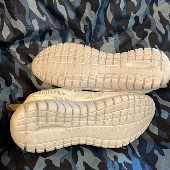 Host Pick!🔥NWT. White Sketchers.  Air-Cooled, Memory Foam Athletic Shoes. - Picture 5 of 7